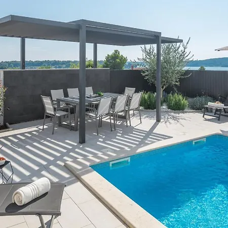Villa Charming With Private Pool And Sea View