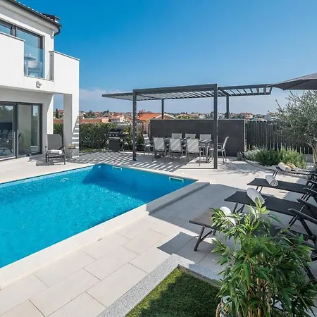 Charming With Private Pool And Sea View * Medulin