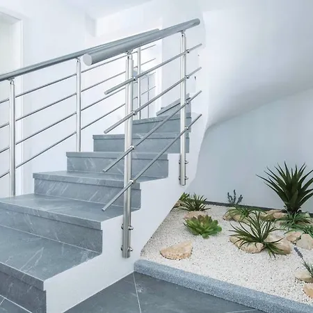 Charming With Private Pool And Sea View Villa Medulin